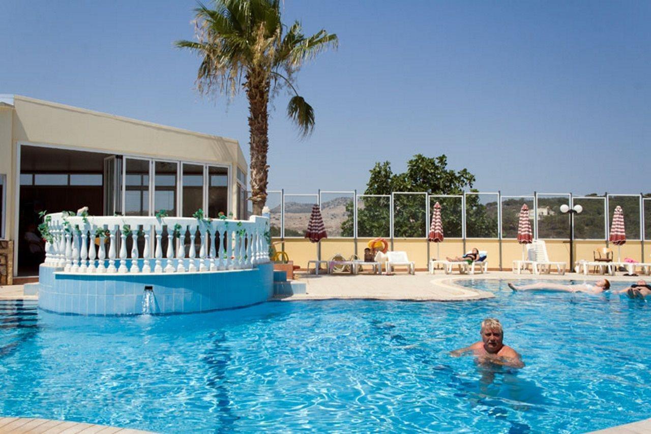 פליראקי Ano Kampos Hotel מראה חיצוני תמונה